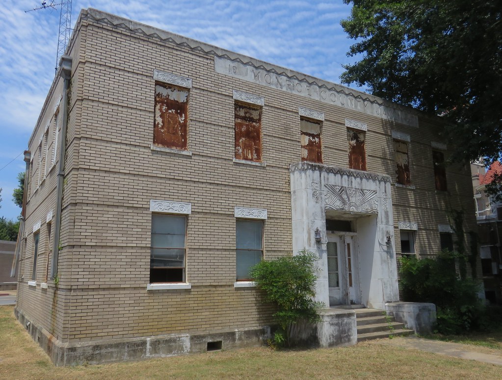 Old Monroe County Jail (Clarendon, Arkansas) This old Art … Flickr