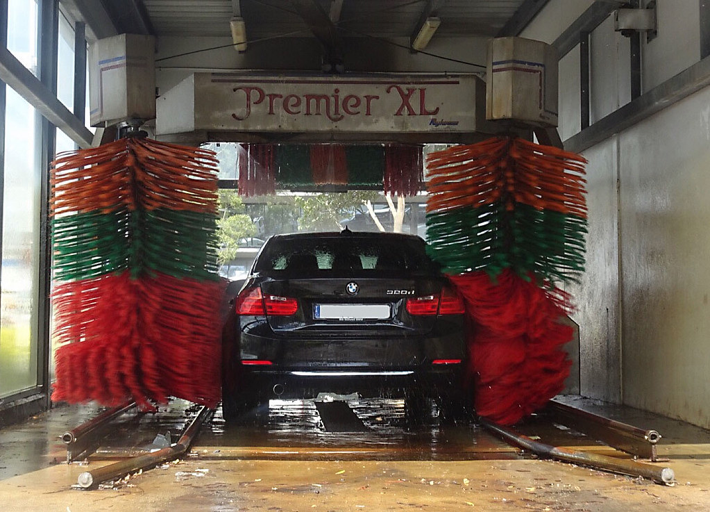 Ryko Premier XL Ryko Premier XL car wash system with orang… Flickr