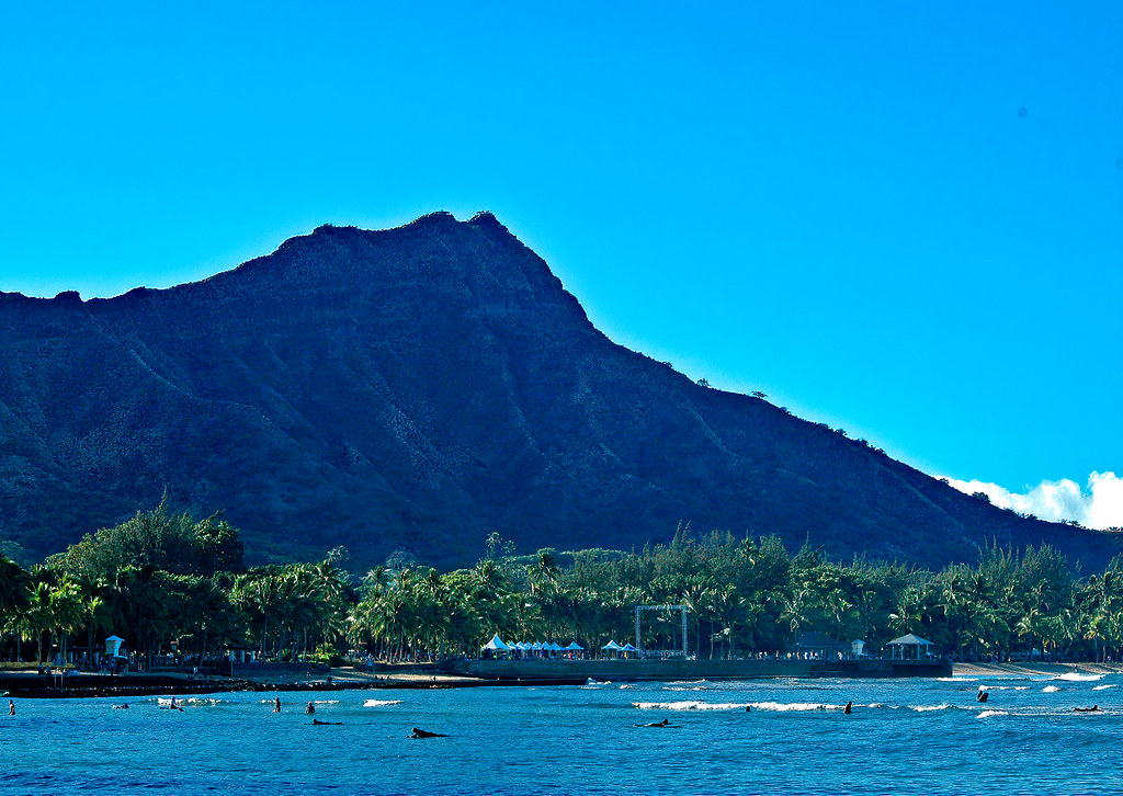 Diamondhead Diamondhead with surfers in the foreground see… Flickr