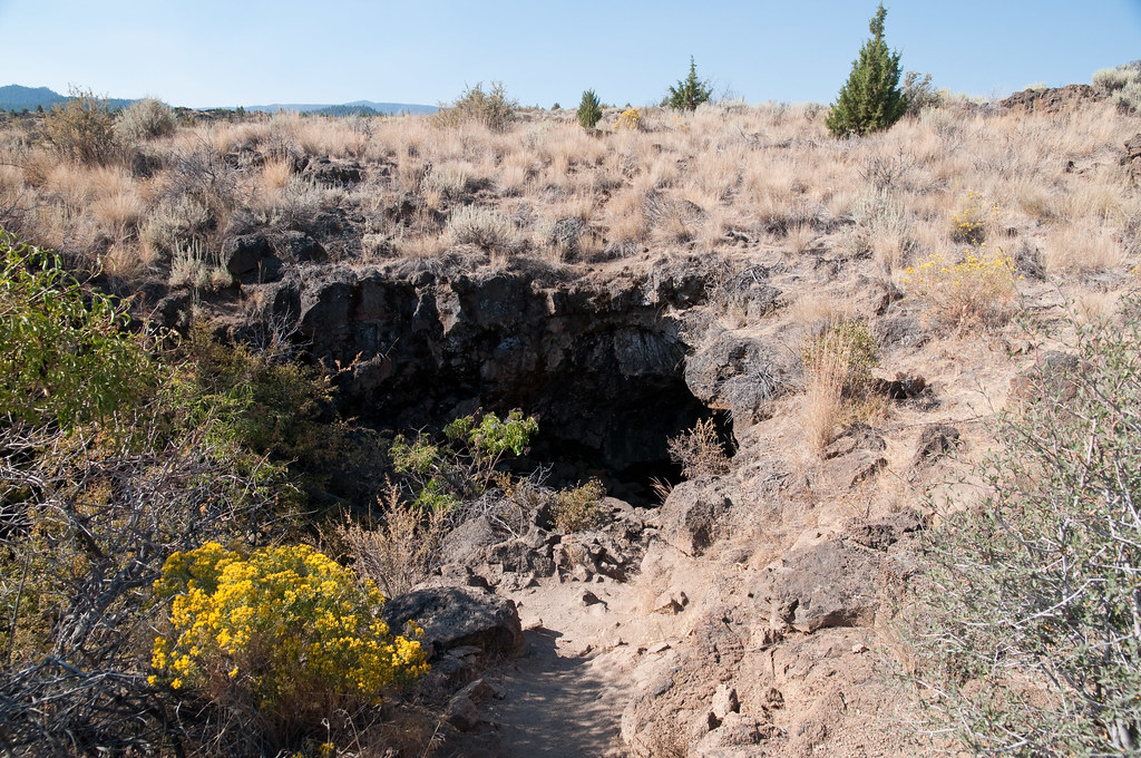 Lava Beds NM Sentinel Cave (1.000m) Lava Bed NM Michele C Flickr