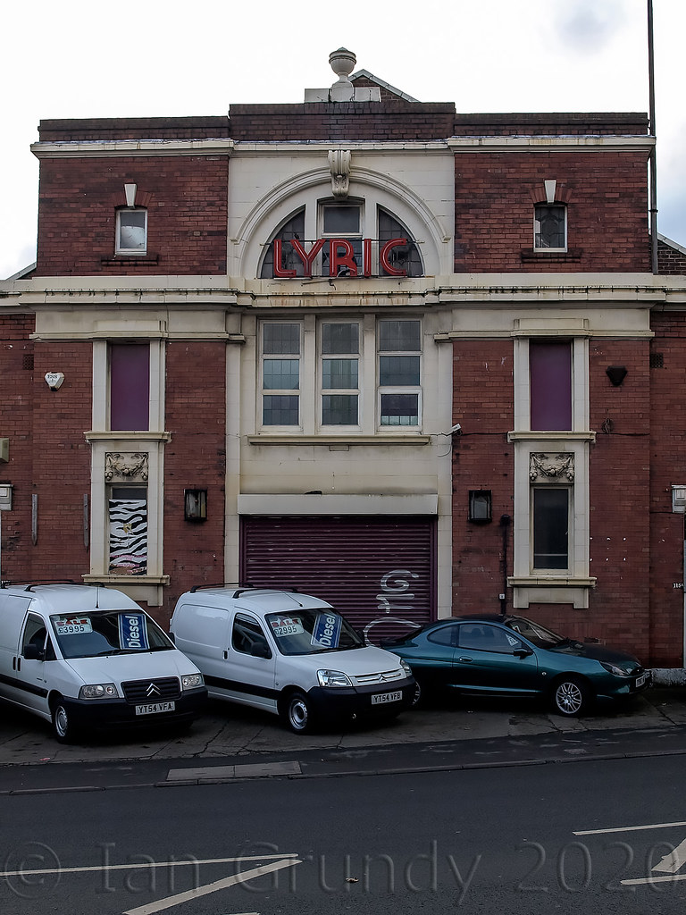 0812 Leeds Armley Lyric 0 The former Lyric Cinema in Armle… Flickr