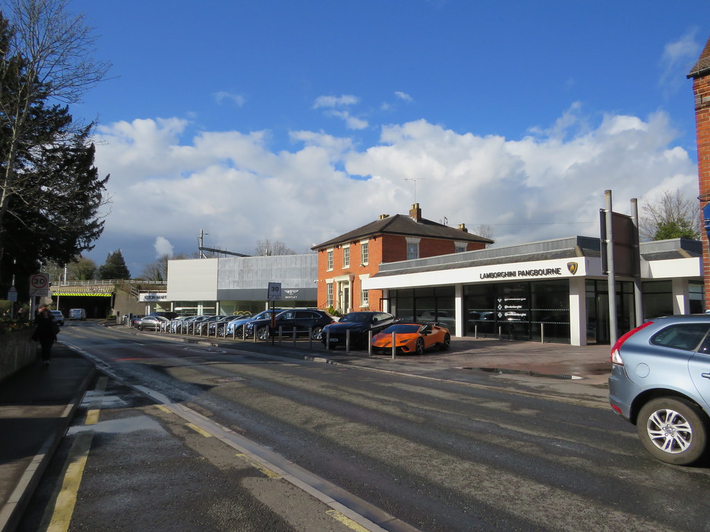 HR Owen Pangbourne Bentley and Aston Martin 1… Flickr