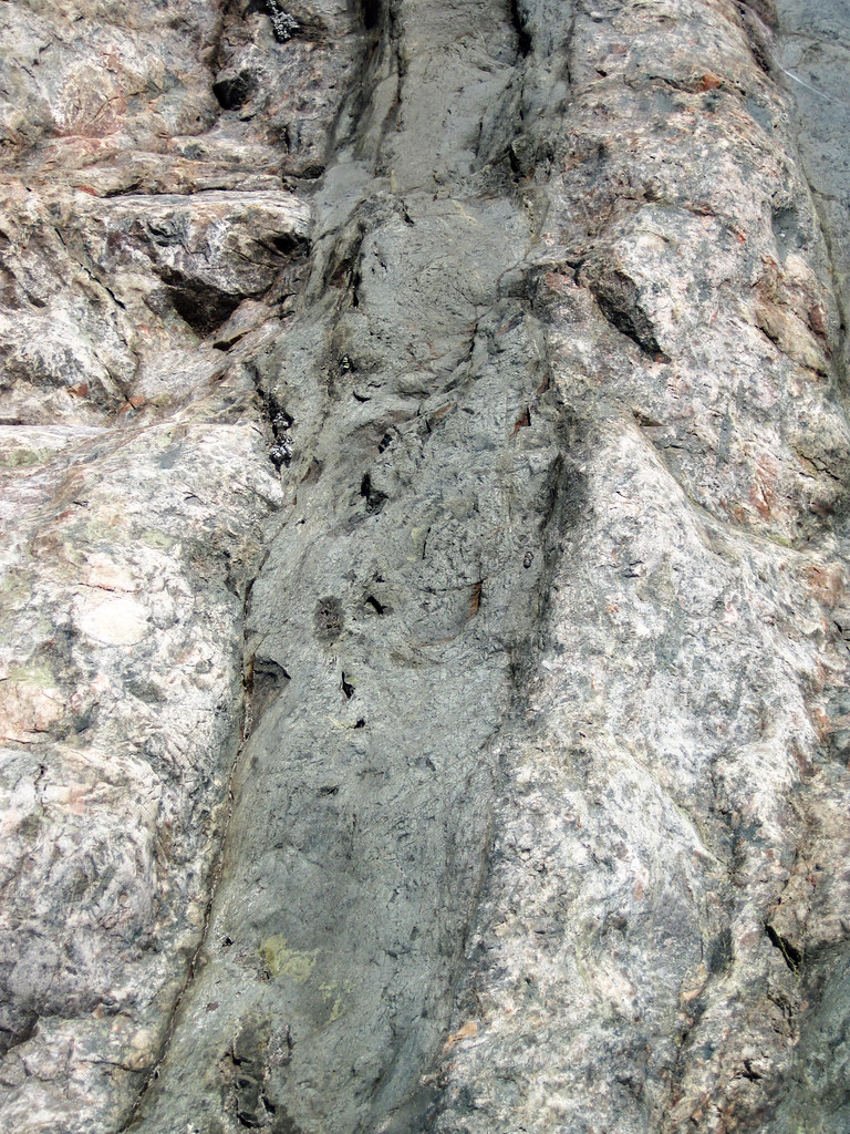 Dike intruding tillite (Nipissing Diabase & Gowganda Formation
