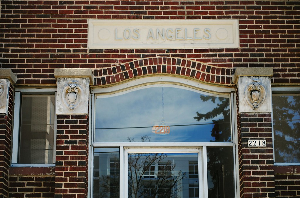 Los Angeles Apartment building in Milwaukee, Wisconsin Flickr