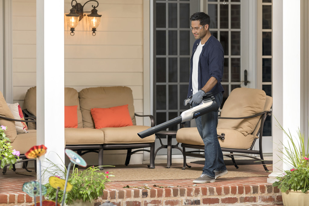 BH57220_1PWR_HardSurfBlower_Patio HOOVER® ONEPWR™ Cordles… Flickr