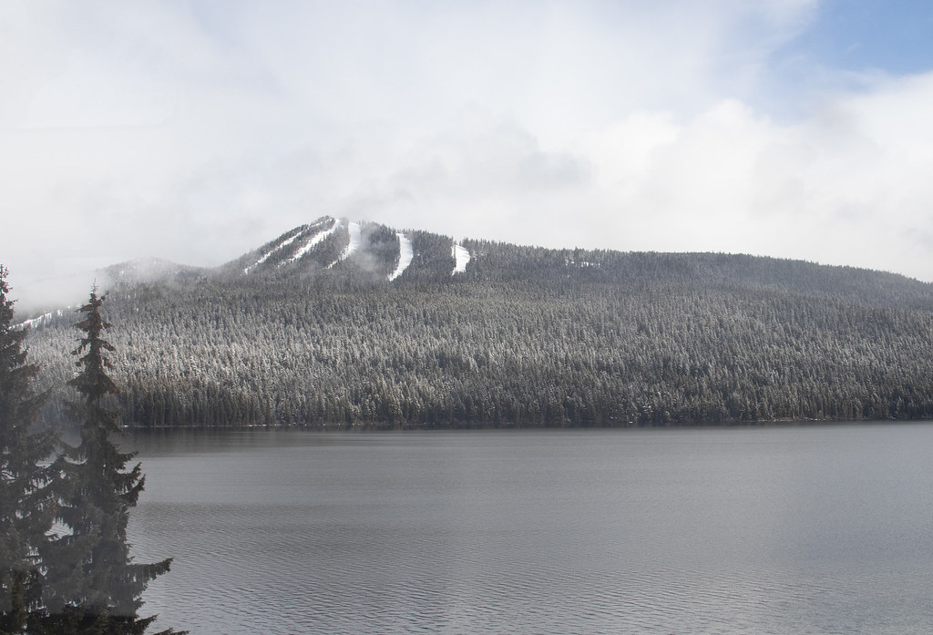 Odell Lake, Oregon Plenty of snow on the ground near the s… Flickr