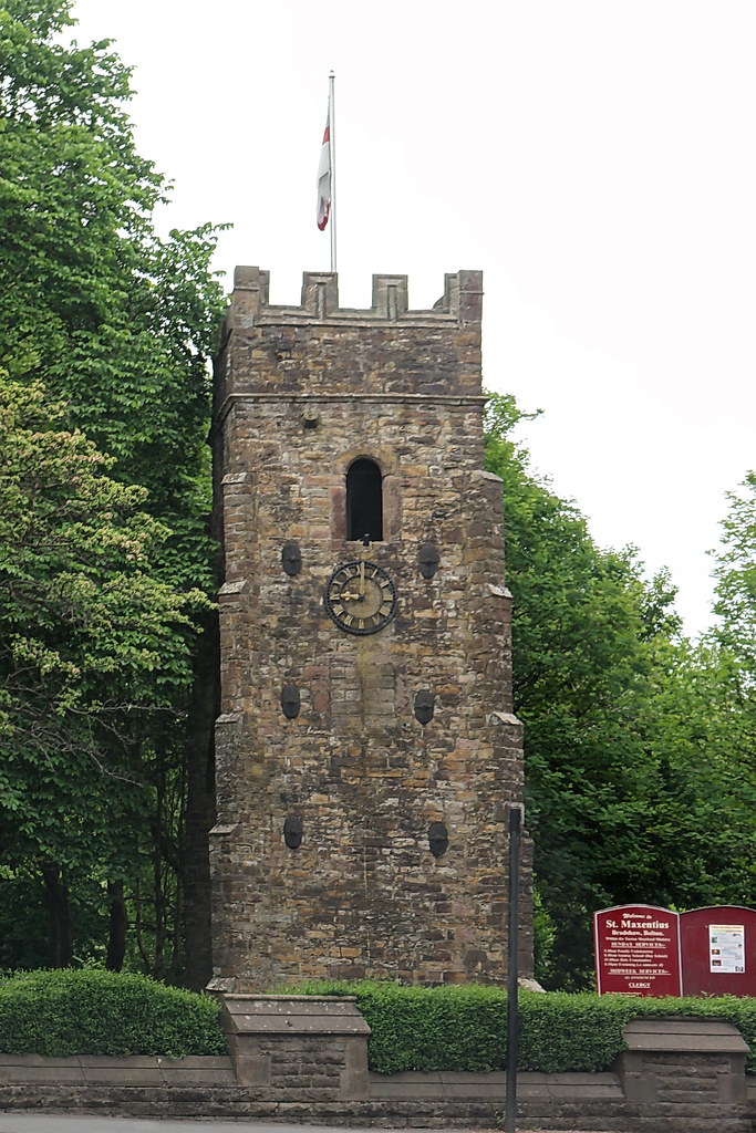 St Maxentius Clock Tower, Bolton Rd, Bradshaw, Bolton (506… Flickr
