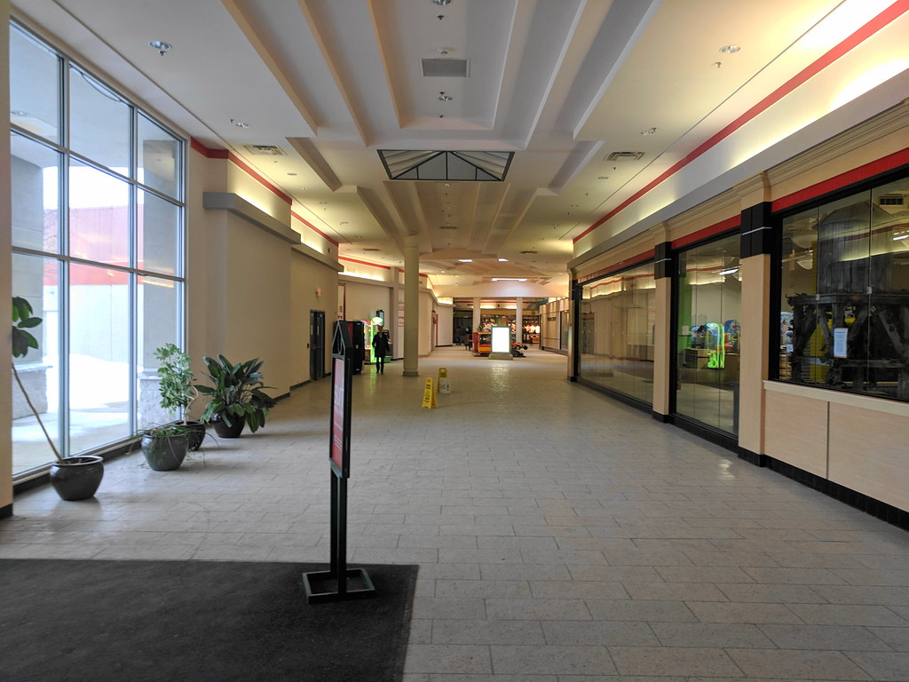 Berkshire Mall (Lanesborough, Massachusetts) JJBers Flickr