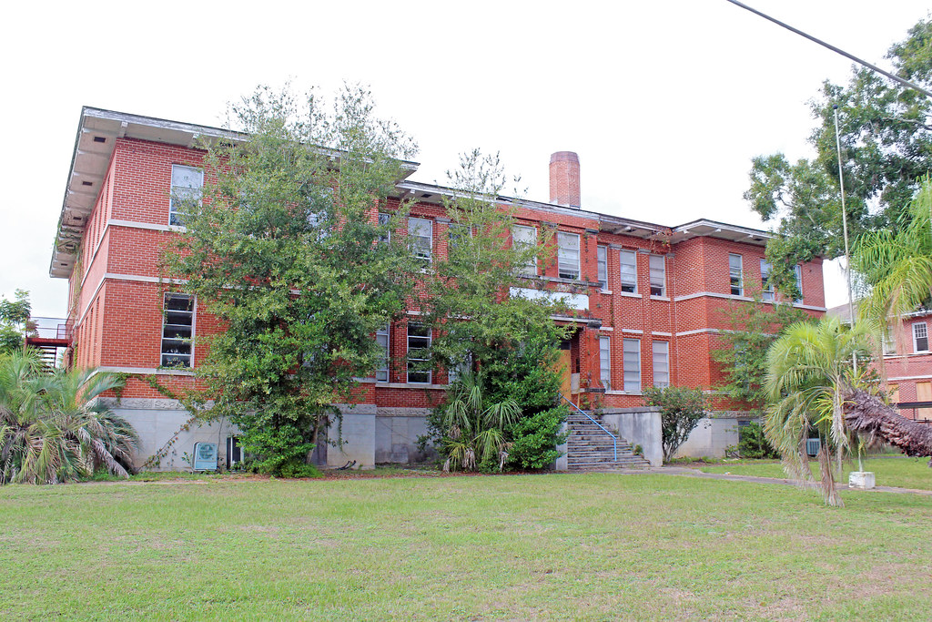 Old Lee School, Leesburg Historic 1912 school, once the ci… Flickr