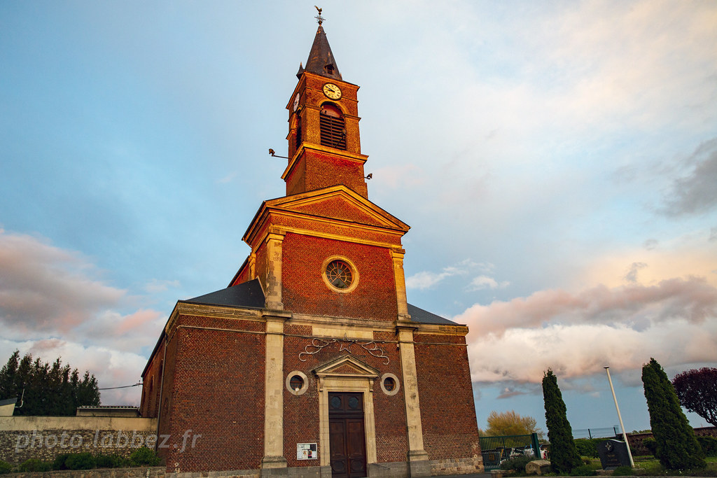 L'église de Neuvilly dans le Nord de la France L'église Sa… Flickr