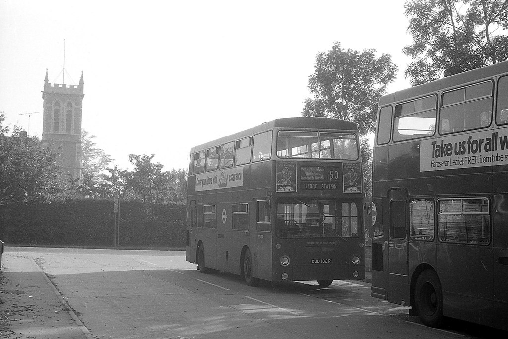 DMS2182 on route 150 at Chigwell, Lambourne End DMS2182 on… Flickr