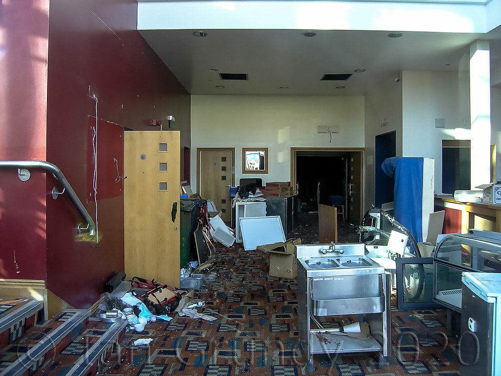 0701 Leeds Lounge Cinema (3) Main foyer of the former Loun… Flickr