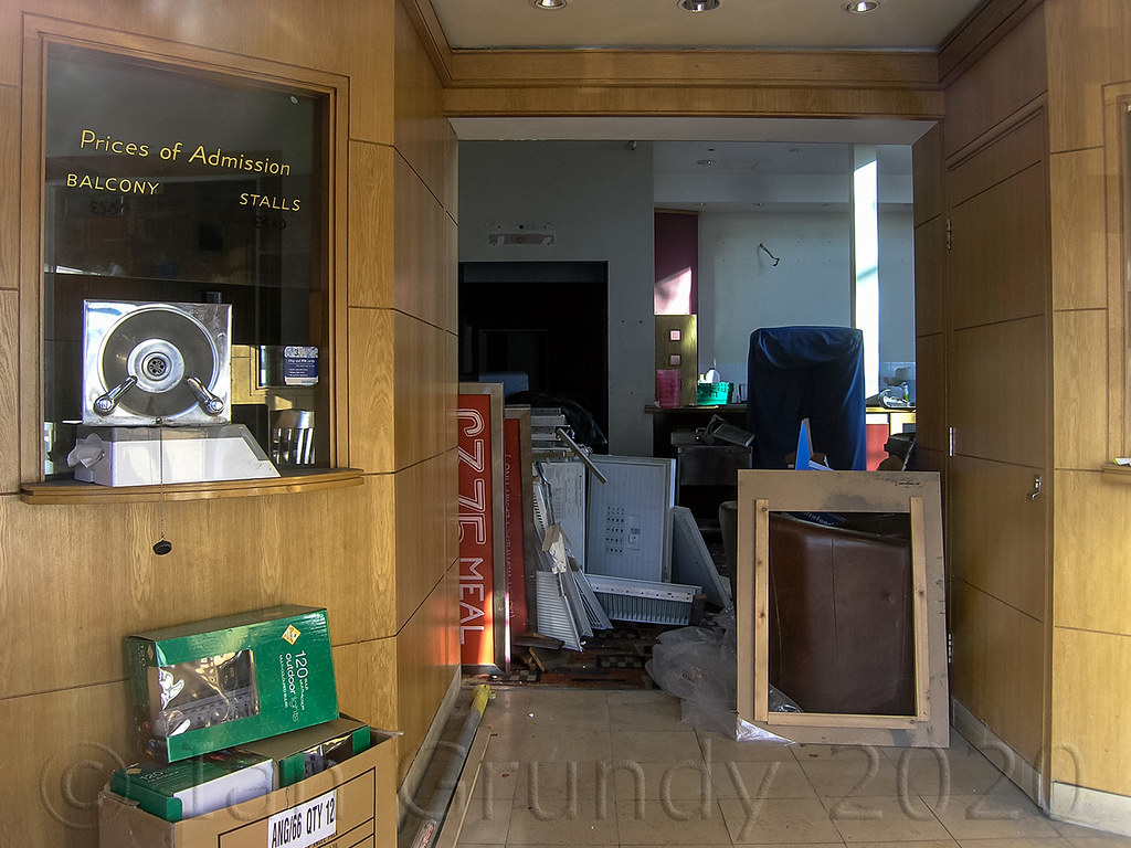 0701 Leeds Lounge Cinema (5) Entrance and pay box of the L… Flickr
