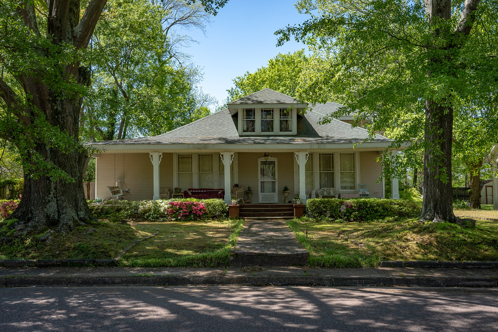 Rossville, TN A home in the historic district of Rossville… J McCallister Flickr