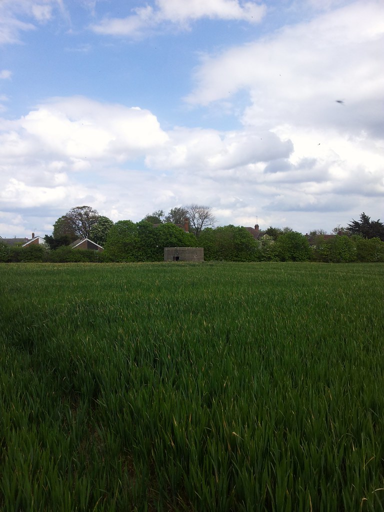 > WWI Hexagonal Pillbox, Nr Church Road, Kessingland [TM5… Flickr