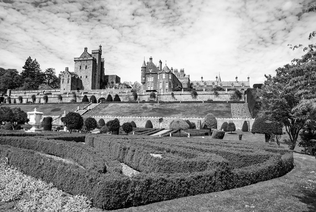 _DWM5632m Drummond Castle David Moran Flickr