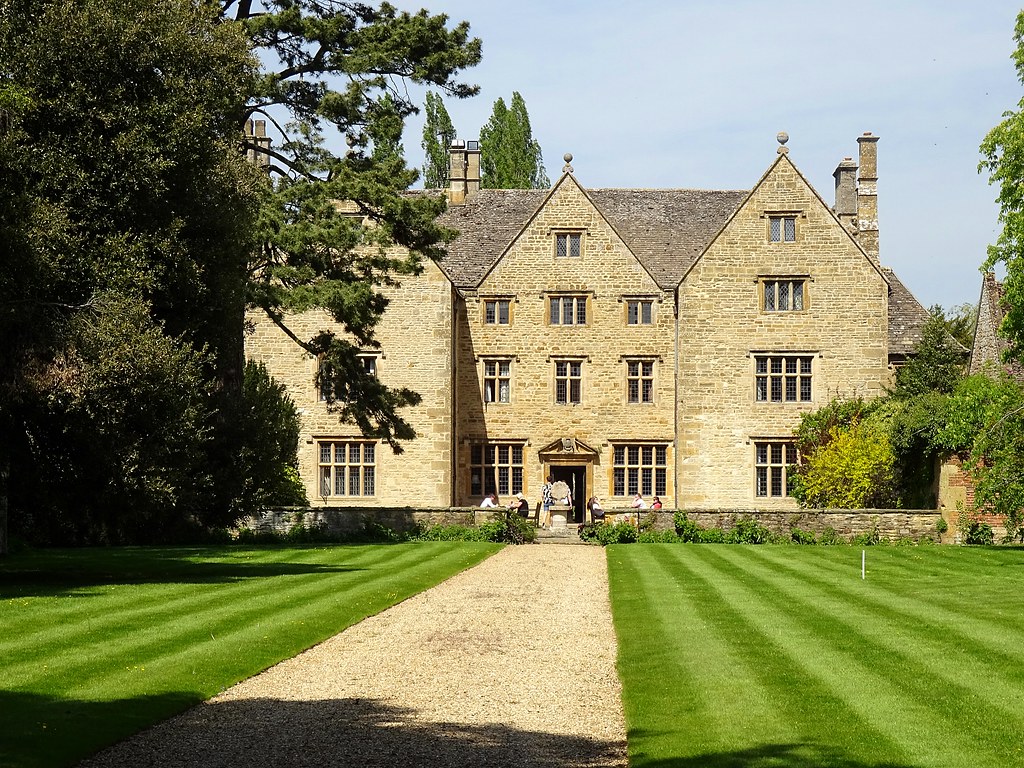 Little Compton Manor Reed Business School Grade ll* Listed… Saxon