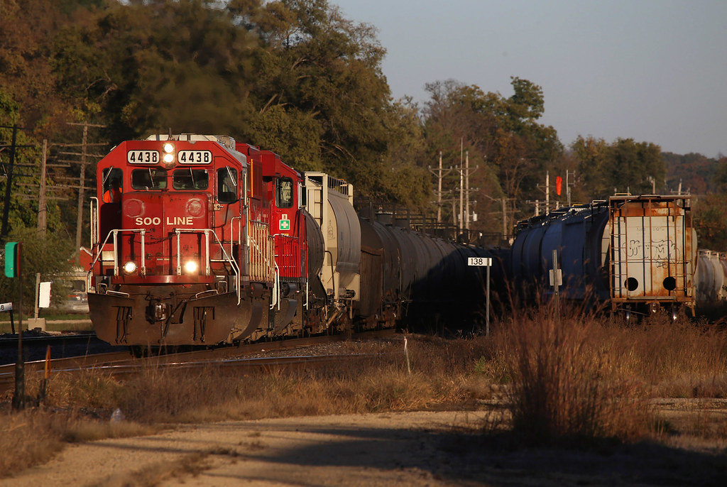 SOO 4438 Savanna, Illinois The B67 local backing into the… Flickr