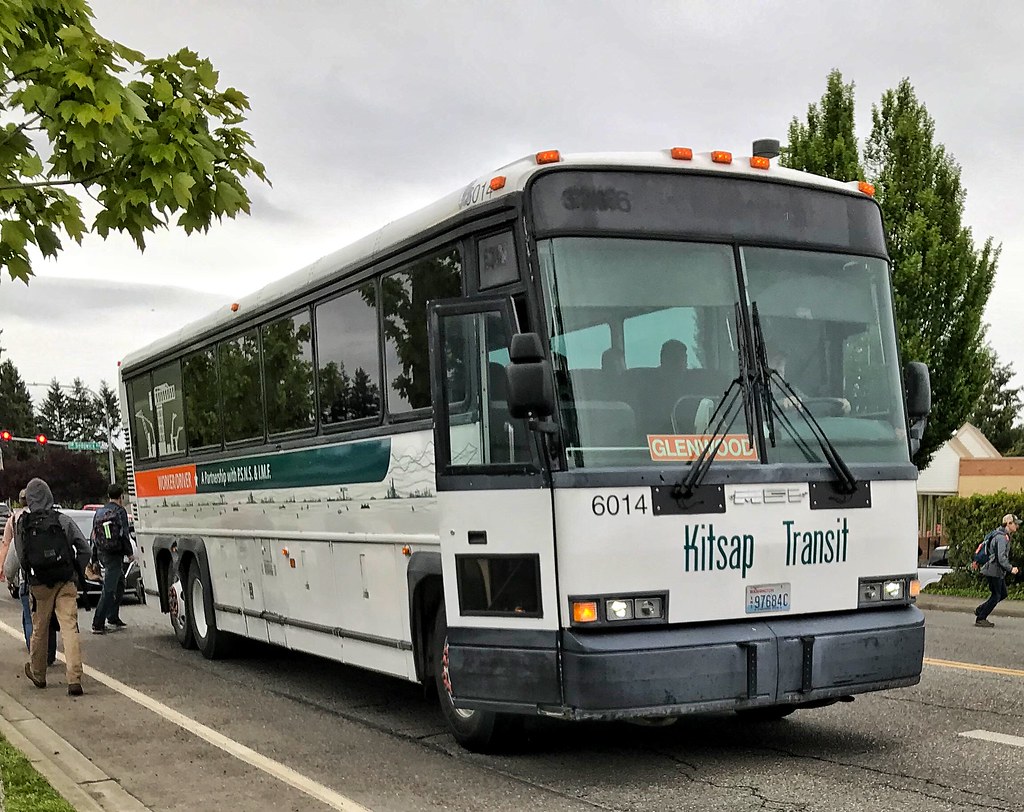 Kitsap Transit Worker/Driver 1995 MCI 102D3 6014 Zack Heistand Flickr