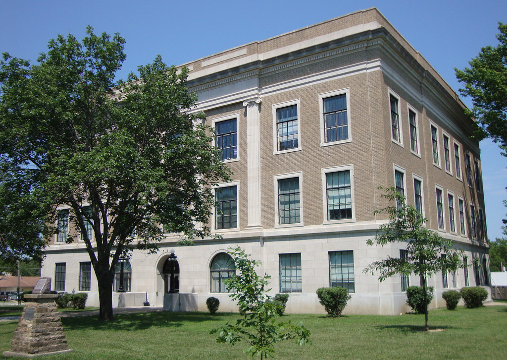 Osage County Courthouse (Lyndon, Kansas) This courthouse w… Flickr