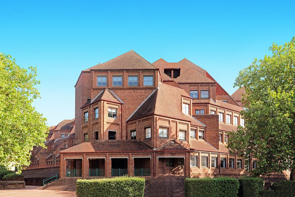 Hillingdon Civic Centre, Uxbridge, London (DSCF1485) Flickr