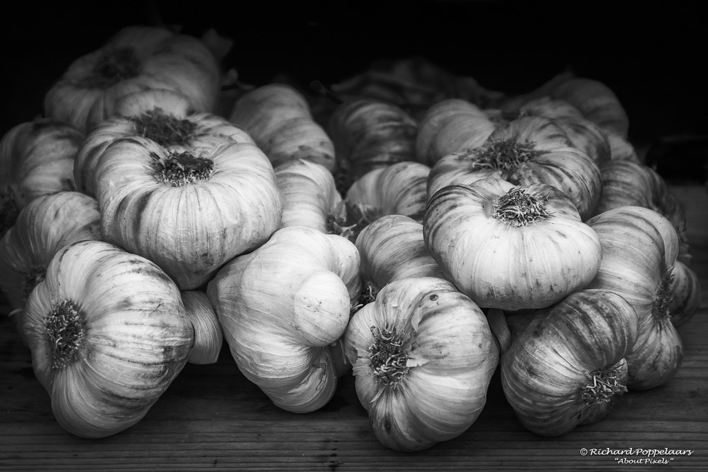 Garlic it adds a special "French color" to food Market… Flickr