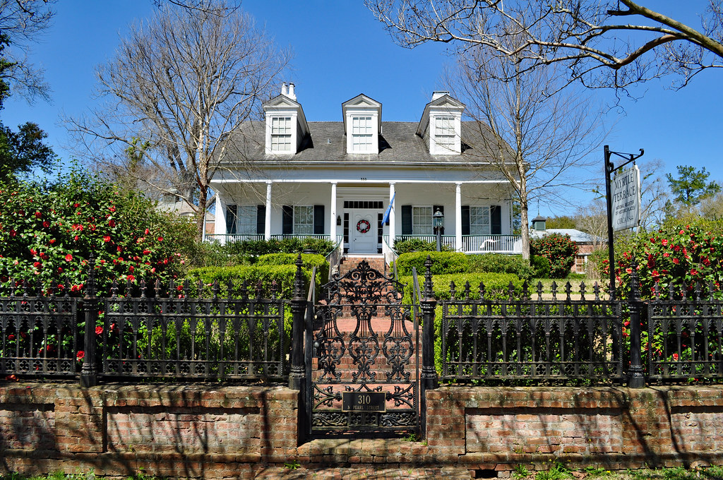Myrtle Terrace This was once the home of a riverboat capta
