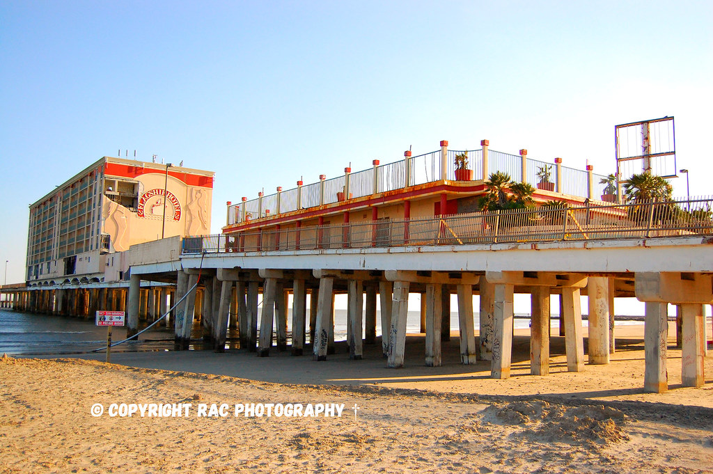 FLAGSHIP Hotel ( Pleasure Pier ) GALVESTON Texas *Hotel … Flickr