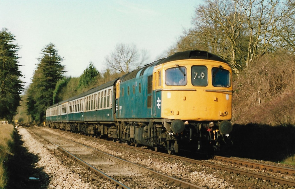 33038 1 090388 33038 approaches BradfordonAvon with the … Flickr