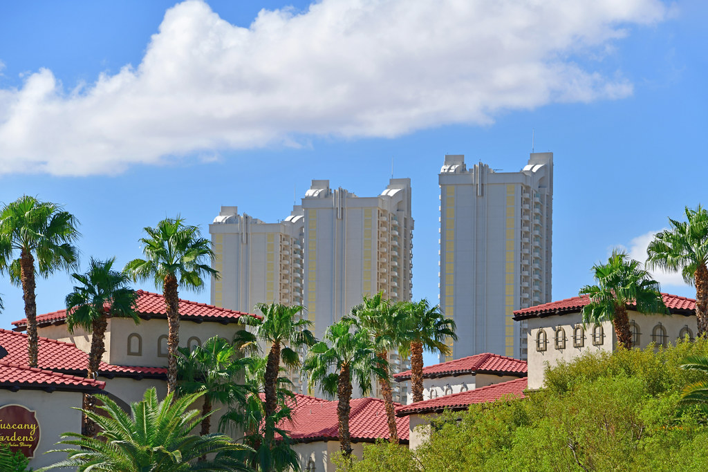 The Signature at MGM Grand Luxury Hotel The Signature me… Flickr