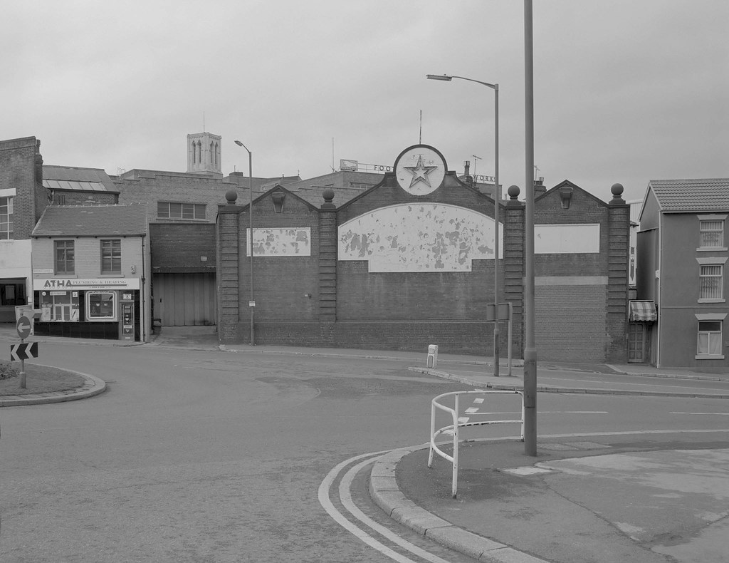 Broad Lane 1988 this may be a former Blue Star garage, soo… Flickr