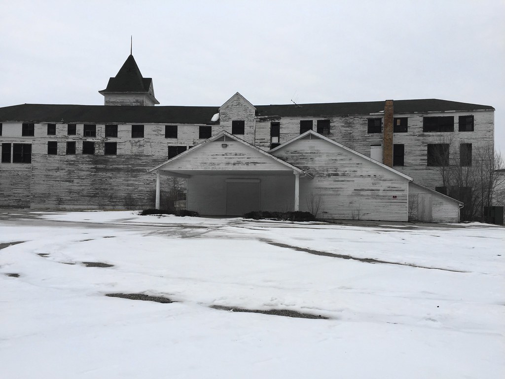 Mineola Hotel, Fox Lake, Illinois *Hajee Flickr