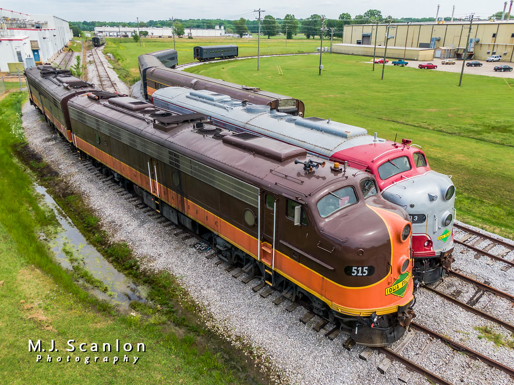 SLRG 515 EMD E8A Iowa Pacific SLRG 515 & 103 bide thei… Flickr