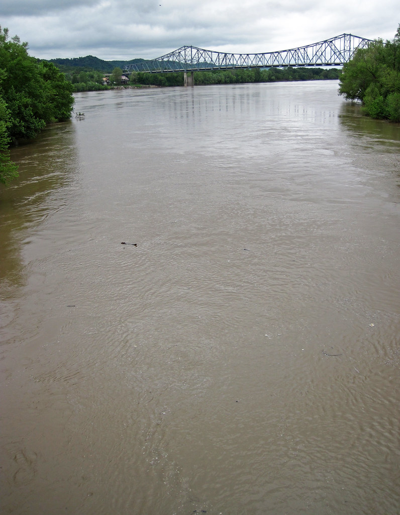 Scioto RiverOhio River confluence (Portsmouth, Ohio, USA) 3 a photo