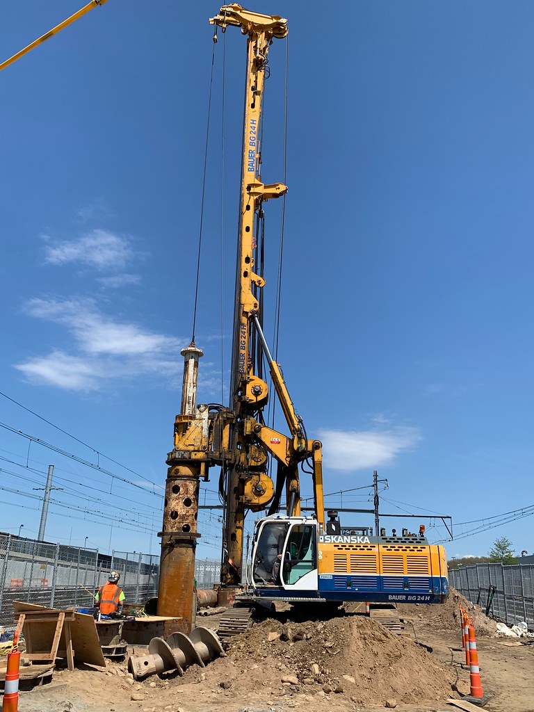 Assembling a Bauer BG24 Drill Rig to drive piles for the … Flickr