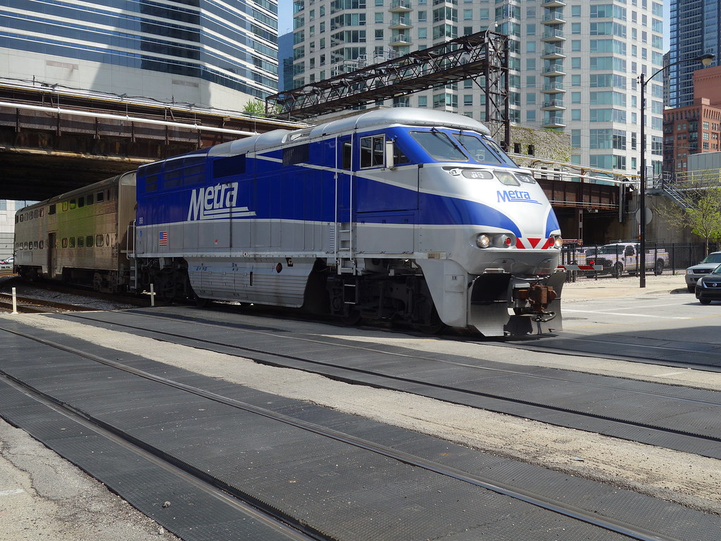 Surfin' to Big Timber Metra F59PHI 88 crossed Clinton with… Flickr