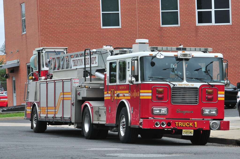 Trenton Fire Department Ladder 1 2005 Seagrave TDA ExHami… Flickr