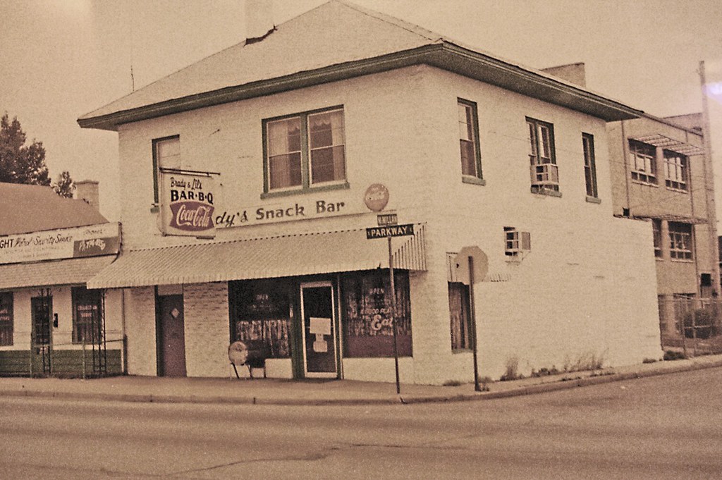 Brady & Lil's BarBQ, 601 S. Parkway E. at McMillan St., … Flickr