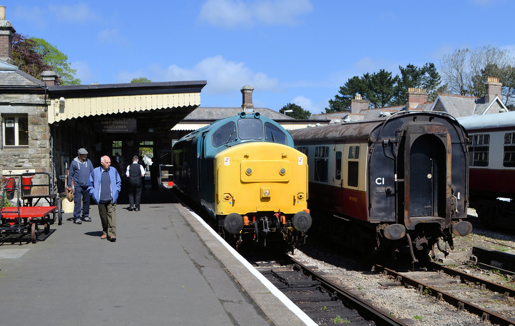 37142 37142 at Bodmin General. 27th April 2019. RPM Flickr