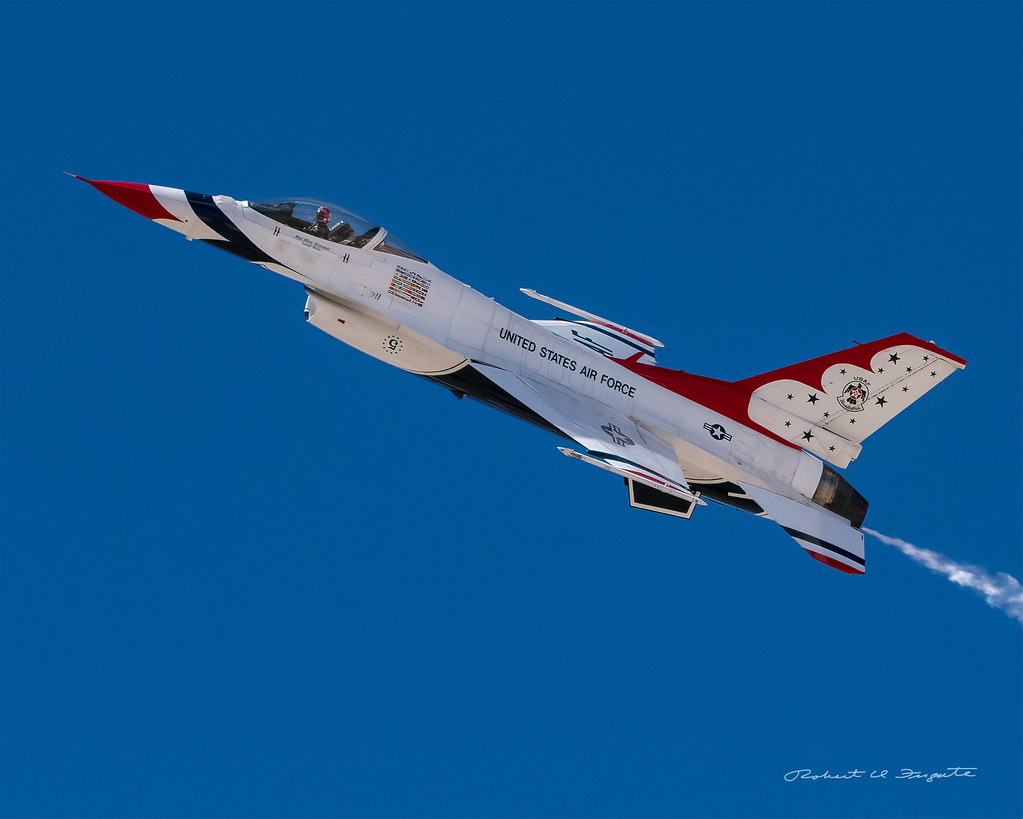 Lead Solo USAF THUNDERBIRDS AT KIRTLAND AFB, NEW MEXICO Ma… Flickr