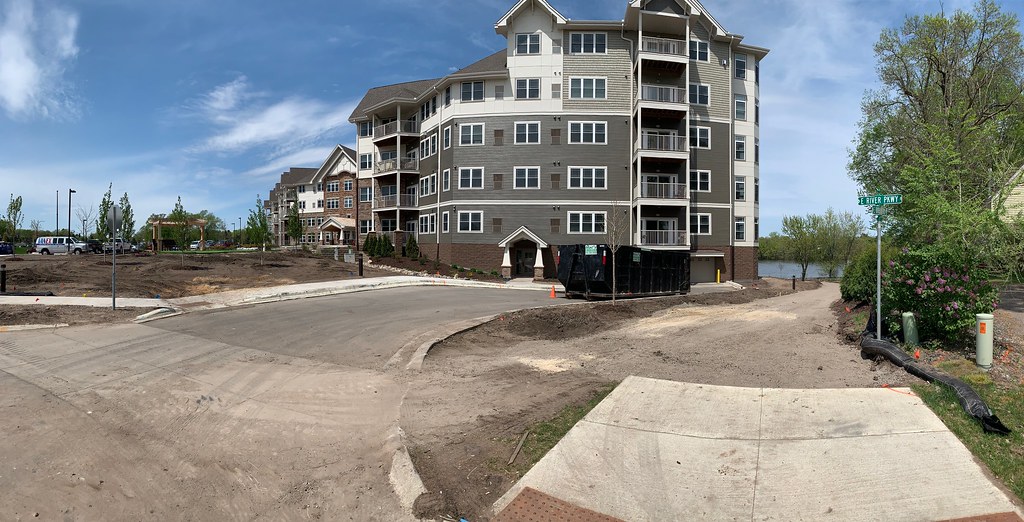 May 21, 2019 Applewood Pointe of Champlin at Mississippi C… Flickr