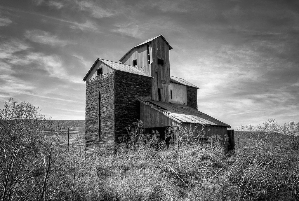 Abandoned old partial wooden Grain Elevator Travelling fro… Flickr