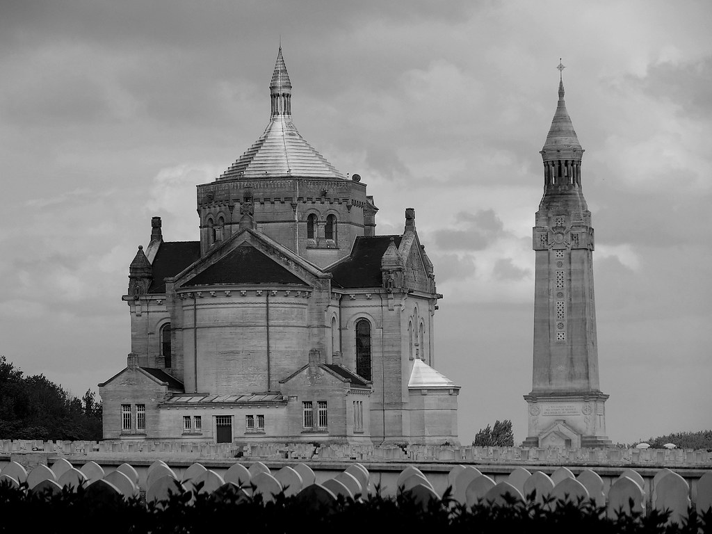 Nécropole de NotreDame de Lorette. Grégory Lejeune Flickr