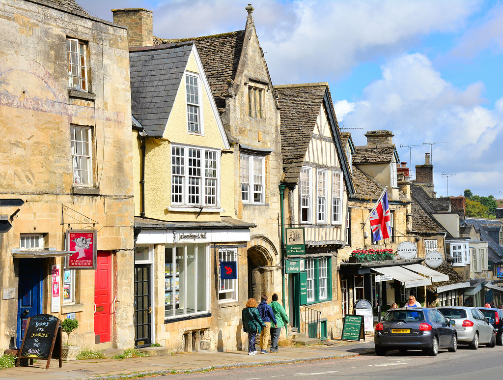 Burford, England Located in the Cotswold hills of Oxfordsh… Flickr