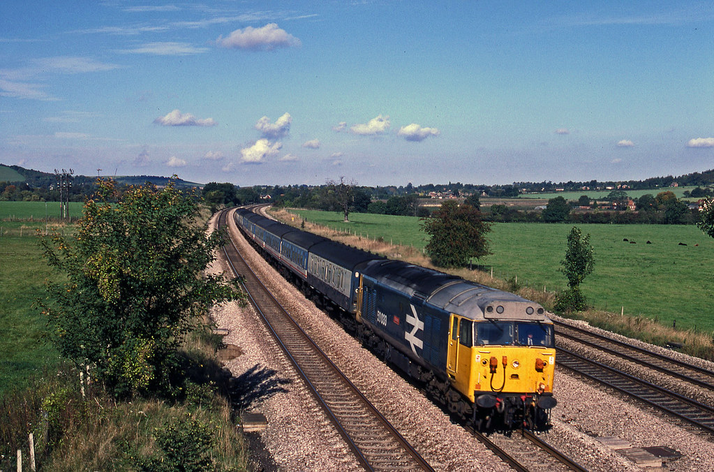 'Hoover' 50033 takes the 11.15 OxfordLondon Paddington al… Flickr