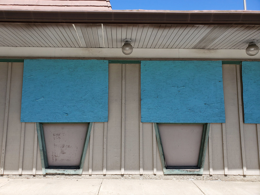 Vacant Pizza Hut; Ellenville, NY a photo on Flickriver