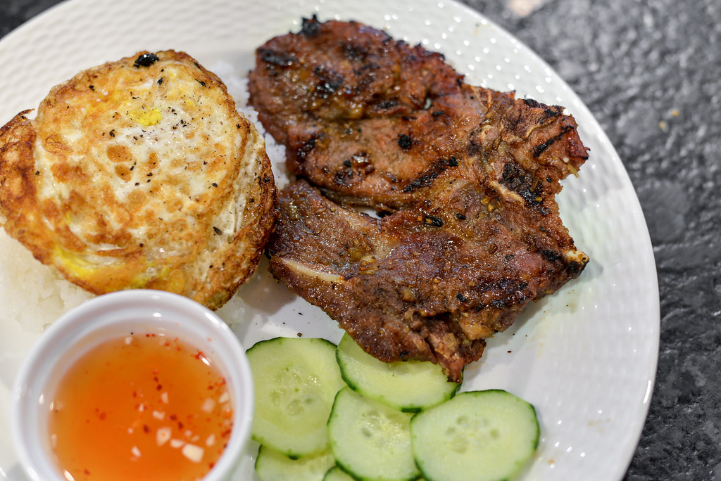 Grilled Vietnamese Lemongrass Pork Chops Recipe (Thit Heo Nuong Xa