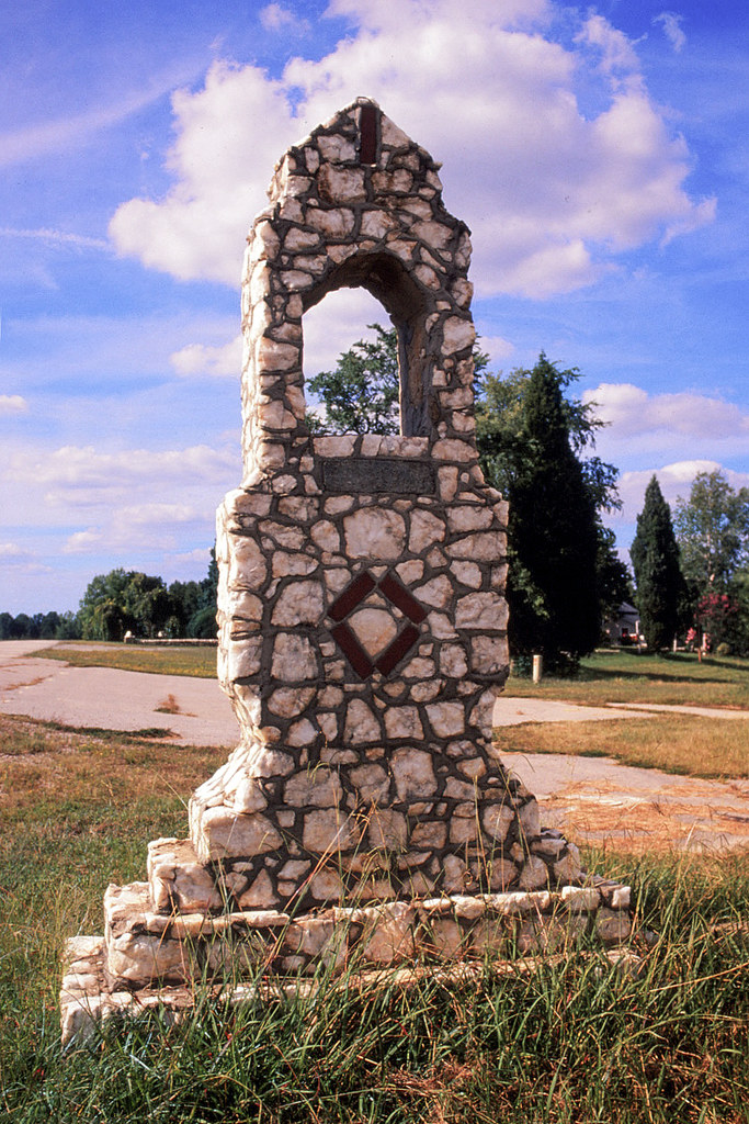 Henry L. Warren's ShangriLa, Prospect Hill, NC, 2001 Flickr