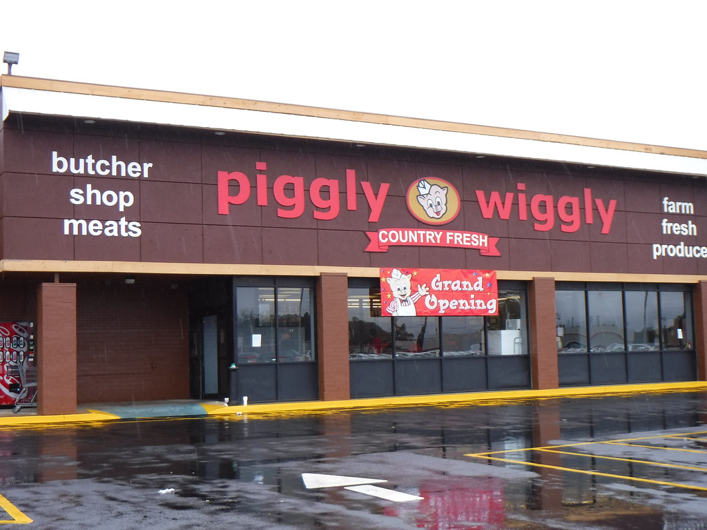 A brand new Piggly Wiggly store! Montezuma, BeefyBrian Flickr