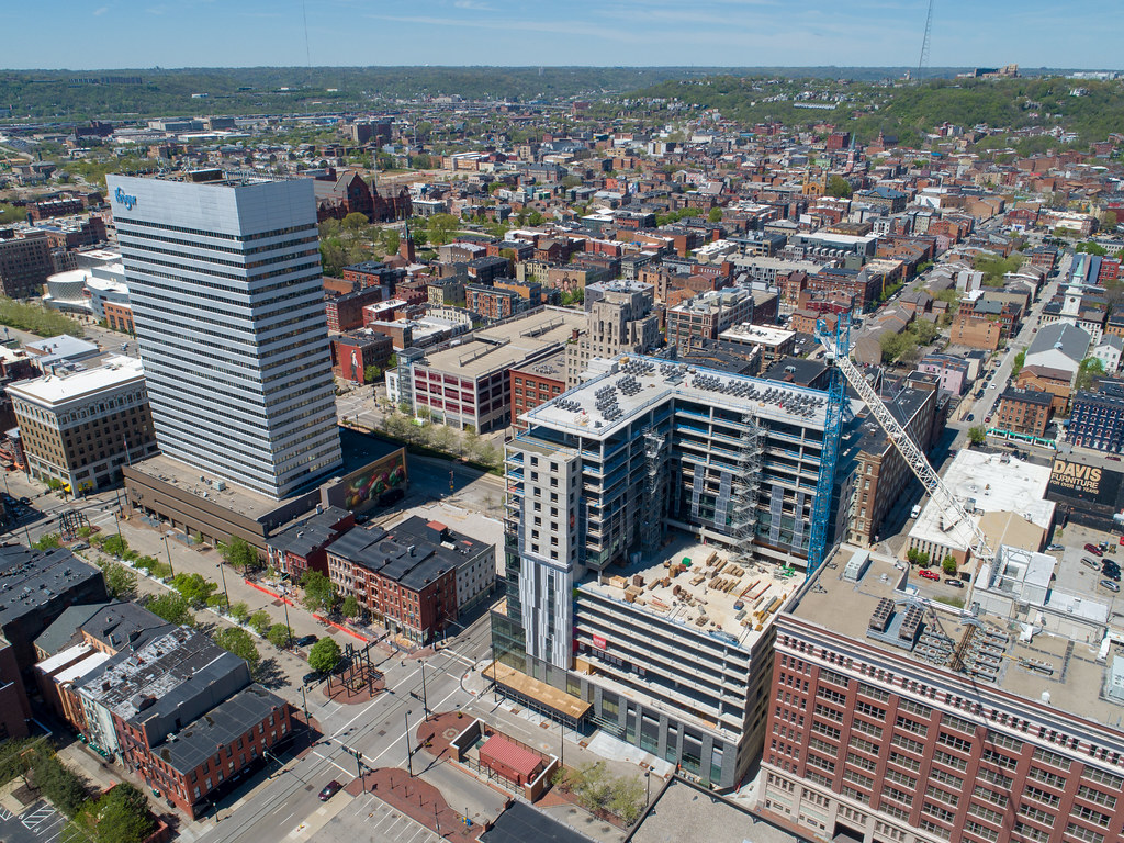 Court and Walnut Construction A new tower with a Kroger gr… Flickr